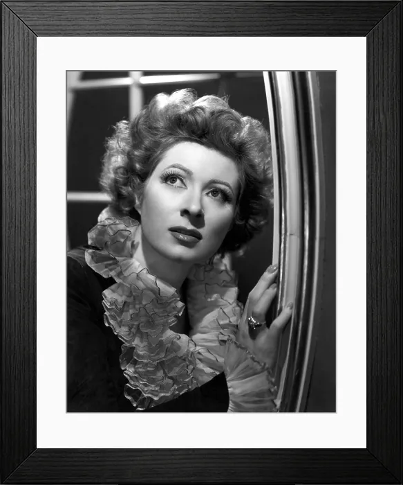Framed Print : Greer Garson, 1945 Framed Print : Greer Garson, 1945