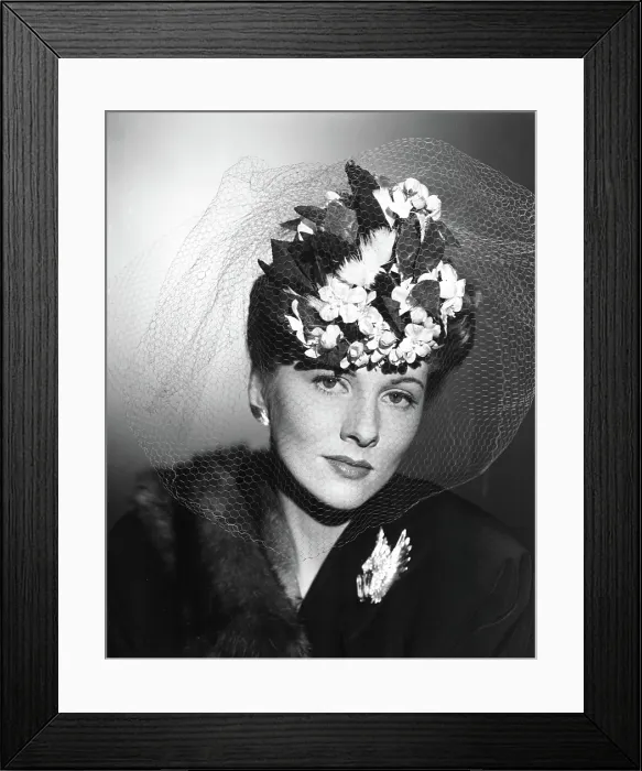 Framed Print : JOAN FONTAINE, c. 1940s' Framed Print : JOAN FONTAINE, c. 1940s'
