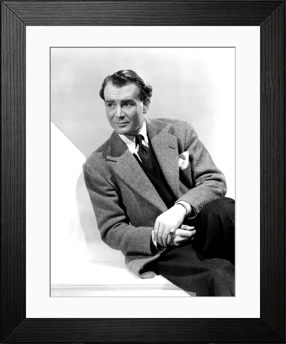 Framed Print : JOHN MILLS, portrait Framed Print : JOHN MILLS, portrait