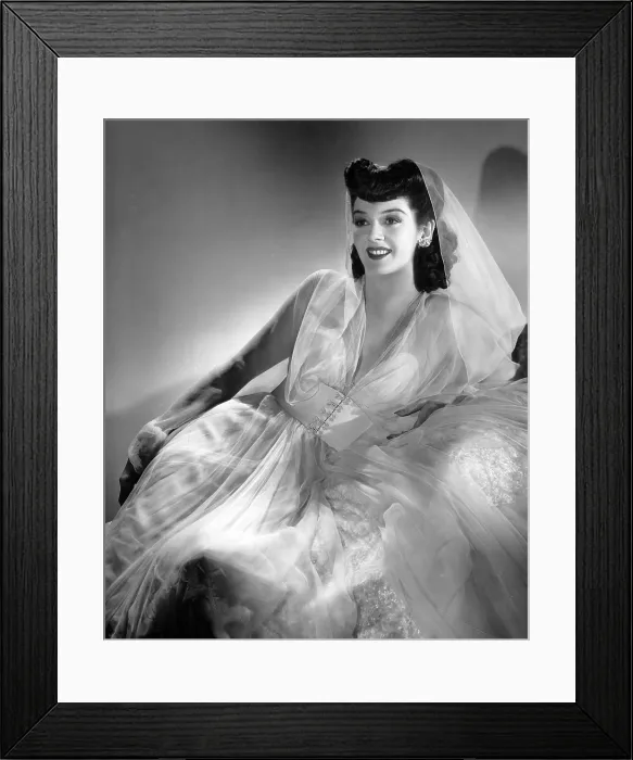 Framed Print : ROSALIND RUSSELL in a Hurrell portrait, 1942