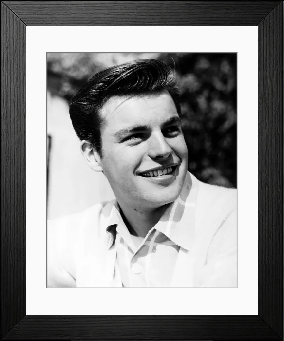 Framed Print : Robert Wagner, late 1953 (between shooting TITANIC and STARS AND STRIPES FOREVER) Framed Print : Robert Wagner, late 1953 (between shooting TITANIC and STARS AND STRIPES FOREVER)