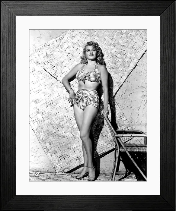 Framed Print : SHELLEY WINTERS, portrait Framed Print : SHELLEY WINTERS, portrait