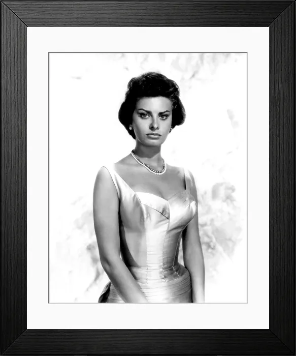 Framed Print : SOPHIA LOREN, portrait circa 1959 Framed Print : SOPHIA LOREN, portrait circa 1959