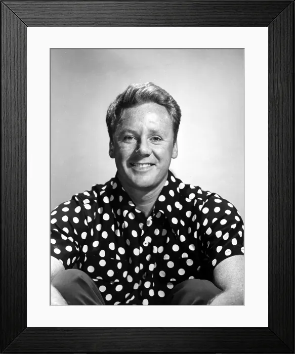 Framed Print : VAN JOHNSON, wearing a polka dot shirt, late 1940s Framed Print : VAN JOHNSON, wearing a polka dot shirt, late 1940s