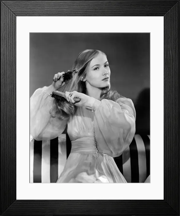 Framed Print : VERONICA LAKE, portrait