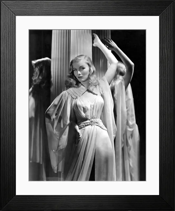 Framed Print : Veronica Lake, Paramount Pictures portrait, ca. 1940s Framed Print : Veronica Lake, Paramount Pictures portrait, ca. 1940s