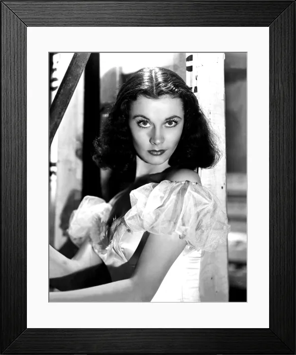 Framed Print : VIVIEN LEIGH, 1939 Framed Print : VIVIEN LEIGH, 1939