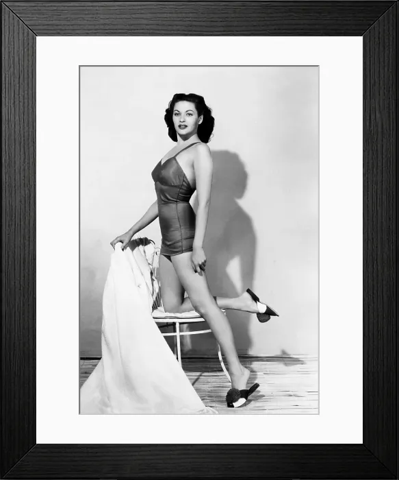 Framed Print : Yvonne De Carlo, ca. late 1940s Framed Print : Yvonne De Carlo, ca. late 1940s