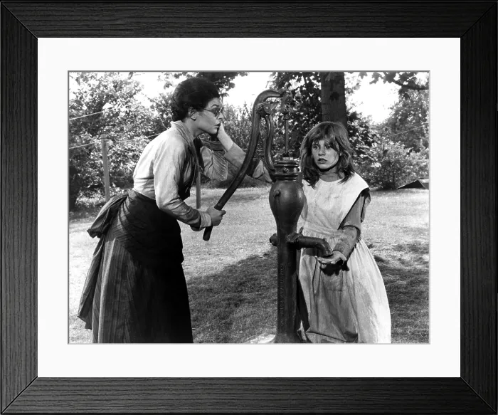Framed Print : THE MIRACLE WORKER, Anne Bancroft, Patty Duke, 1962 Framed Print : THE MIRACLE WORKER, Anne Bancroft, Patty Duke, 1962