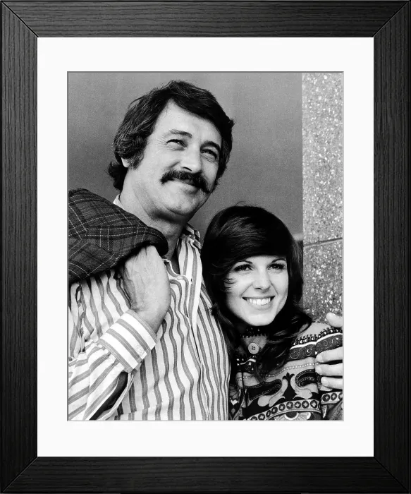 Framed Print : MCMILLAN AND WIFE, from left: Rock Hudson, Susan Saint James, 1971-77