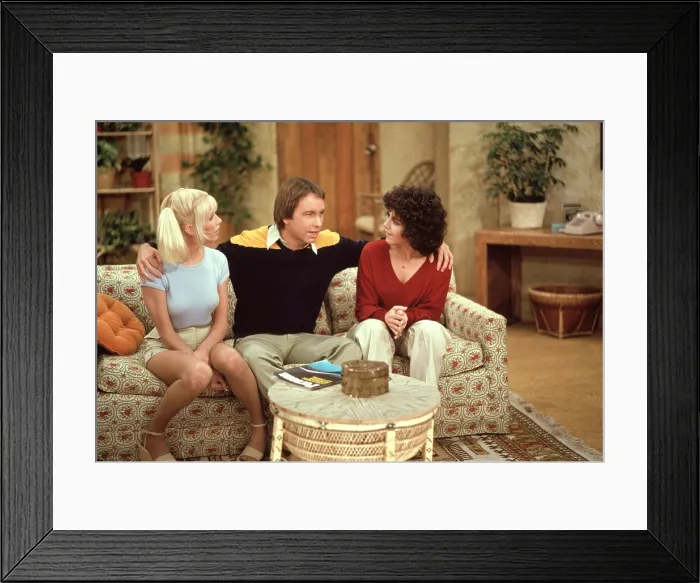 Framed Print : THREE'S COMPANY, Suzanne Somers, John Ritter, Joyce Dewitt, 1977-84