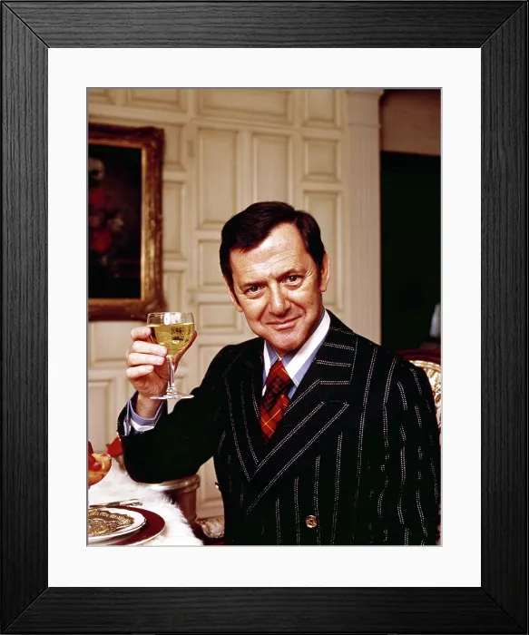 Framed Print : THE ODD COUPLE, Tony Randall, 1970-1975 Framed Print : THE ODD COUPLE, Tony Randall, 1970-1975