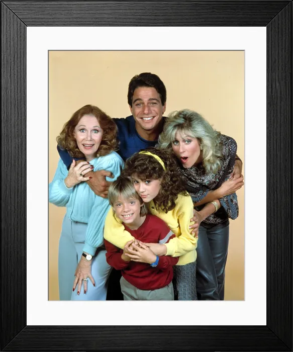Framed Print : WHO'S THE BOSS?, (clockwise) Katherine Helmond, Tony Danza, Judith Light, Alyssa Milano, Danny Pintauro, 1984-92