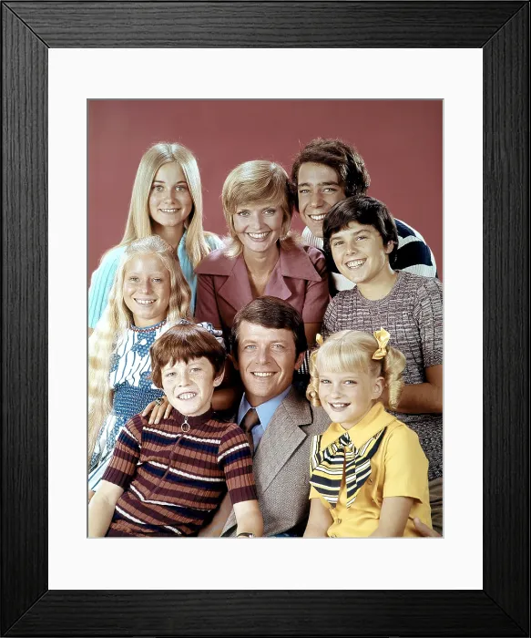 Framed Print : THE BRADY BUNCH, (Back Row), Christopher Knight, Barry Williams, Florence Henderson, Maureen McCormick, Eve Plumb, (Front Row), Susan Olsen, Robert Reed, Mike Lookinland