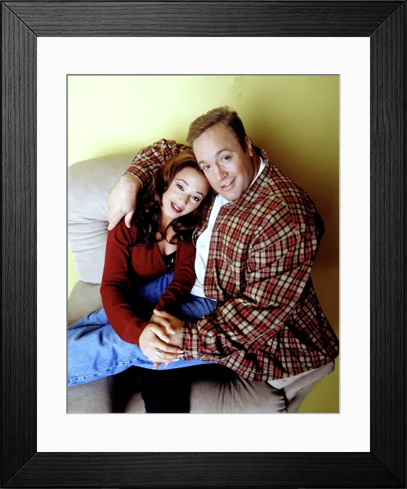 Framed Print : THE KING OF QUEENS, Leah Remini, Kevin James, 1998-2007 Framed Print : THE KING OF QUEENS, Leah Remini, Kevin James, 1998-2007
