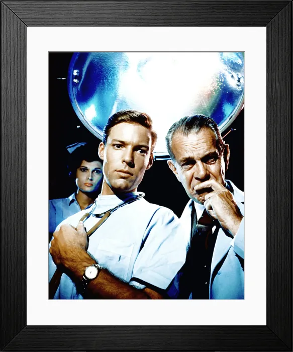 Framed Print : DR. KILDARE, Richard Chamberlain, Raymond Massey, 1961-66 Framed Print : DR. KILDARE, Richard Chamberlain, Raymond Massey, 1961-66