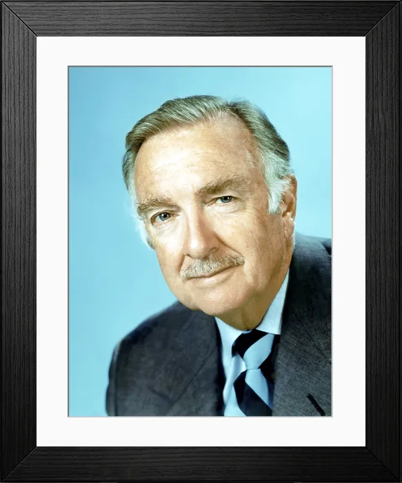 Framed Print : CBS EVENING NEWS WITH WALTER CRONKITE, Walter Cronkite, (ca. mid-1970s), 1962-81 Framed Print : CBS EVENING NEWS WITH WALTER CRONKITE, Walter Cronkite, (ca. mid-1970s), 1962-81