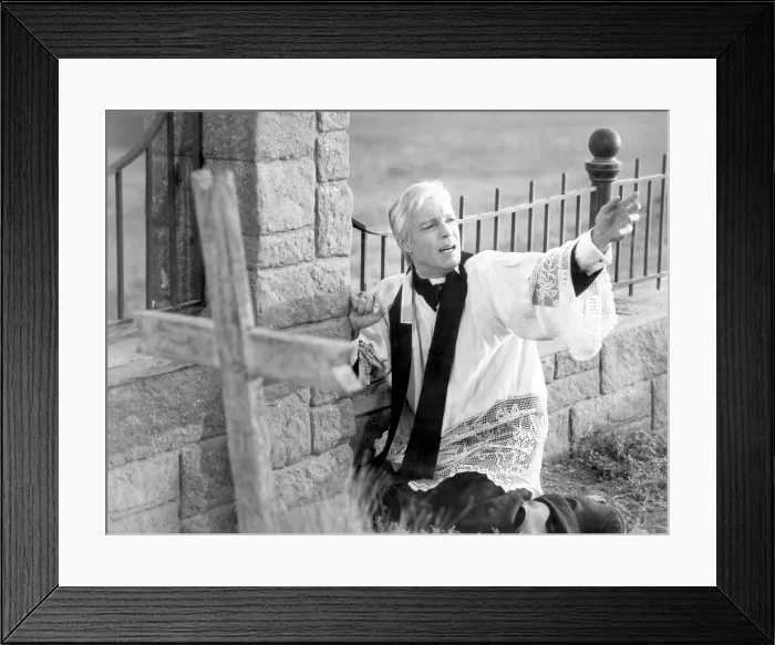 Framed Print : THE THORN BIRDS, Richard Chamberlain, 1983
