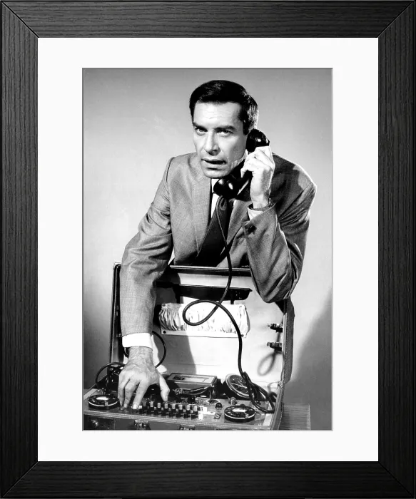 Framed Print : MISSION: IMPOSSIBLE, Martin Landau, 1966-73 Framed Print : MISSION: IMPOSSIBLE, Martin Landau, 1966-73