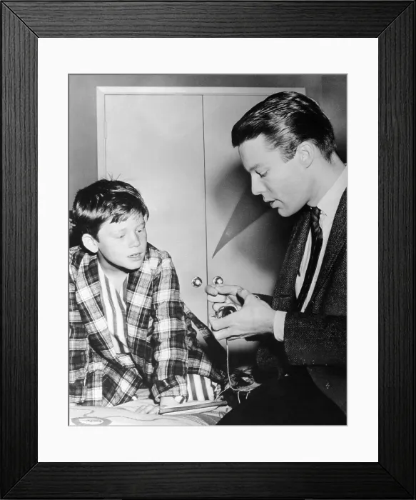 Framed Print : DR. KILDARE, Ron Howard, Richard Chamberlain, A Candle in the Window, (Season 4, aired November 5, 1964), 1961-66