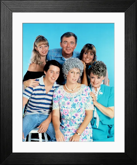 Framed Print : MAMA'S FAMILY, Eric Brown, Dorothy Lyman, Ken Berry, Karin Argoud, Rue McClanahan, Vicki Lawrence, 1983-90