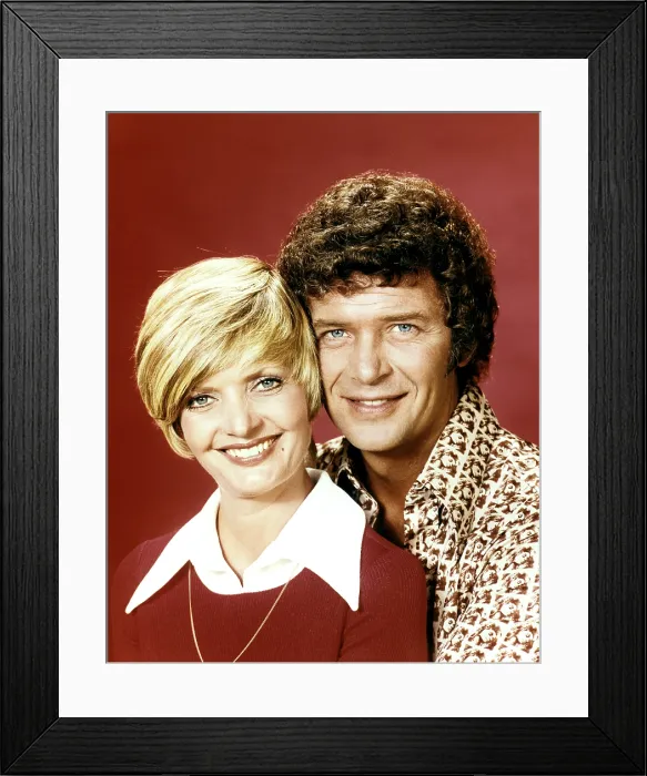 Framed Print : THE BRADY BUNCH, Florence Henderson, Robert Reed, (Season 5), 1969-74 Framed Print : THE BRADY BUNCH, Florence Henderson, Robert Reed, (Season 5), 1969-74