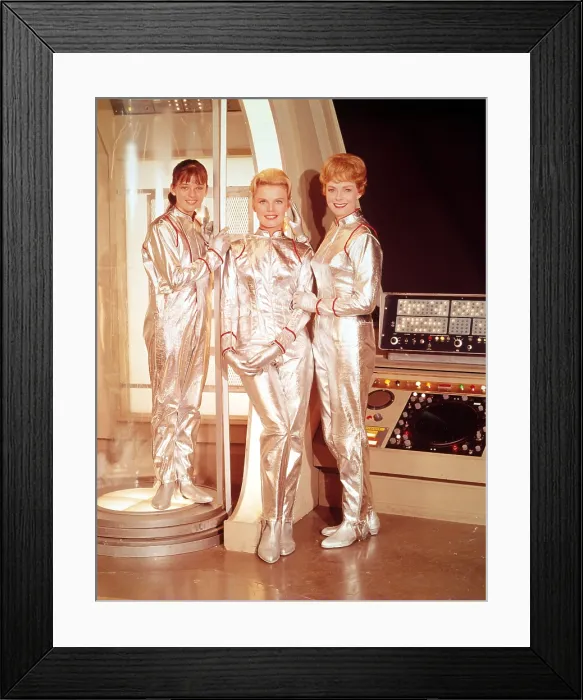 Framed Print : LOST IN SPACE, Angela Cartwright, Marta Kristen, June Lockhart, 1965-1968 Framed Print : LOST IN SPACE, Angela Cartwright, Marta Kristen, June Lockhart, 1965-1968