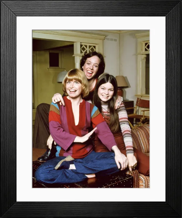 Framed Print : ONE DAY AT A TIME, Bonnie Franklin, Mackenzie Phillips, Valerie Bertinelli, 1975-84