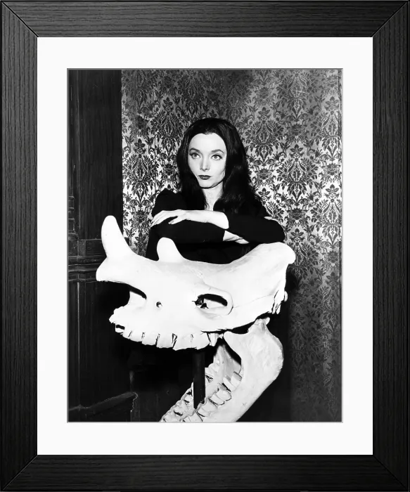 Framed Print : THE ADDAMS FAMILY, Carolyn Jones, (1964-1966) Framed Print : THE ADDAMS FAMILY, Carolyn Jones, (1964-1966)