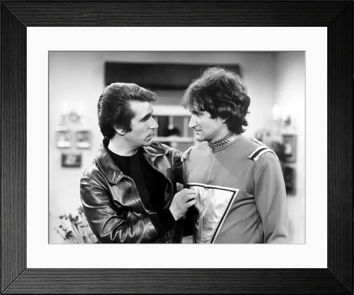 Framed Print : MORK AND MINDY, Henry Winkler, Robin Williams, Pilot, (Season 3, aired Sept. 14, 1978), 1978-82 Framed Print : MORK AND MINDY, Henry Winkler, Robin Williams, Pilot, (Season 3, aired Sept. 14, 1978), 1978-82