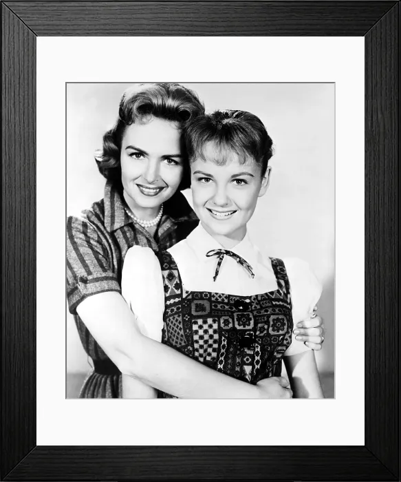 Framed Print : DONNA REED SHOW, Donna Reed, Shelley Fabares, 1958-1966 Framed Print : DONNA REED SHOW, Donna Reed, Shelley Fabares, 1958-1966