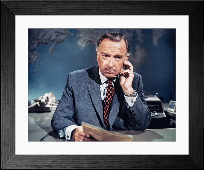 Framed Print : CBS EVENING NEWS WITH WALTER CRONKITE, Walter Cronkite