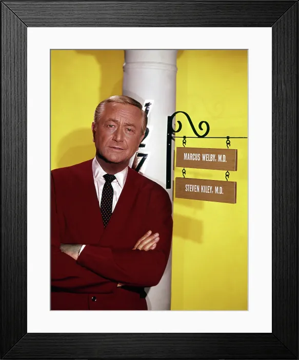 Framed Print : MARCUS WELBY, M.D. Robert Young, 1969-1976 Framed Print : MARCUS WELBY, M.D. Robert Young, 1969-1976