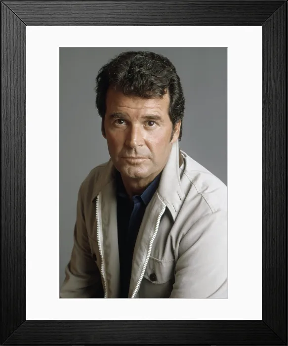 Framed Print : James Garner, 1974 Framed Print : James Garner, 1974