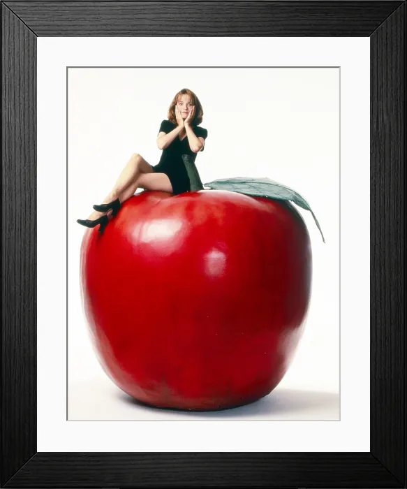 Framed Print : CAROLINE IN THE CITY, Lea Thompson, 1995-1999 Framed Print : CAROLINE IN THE CITY, Lea Thompson, 1995-1999