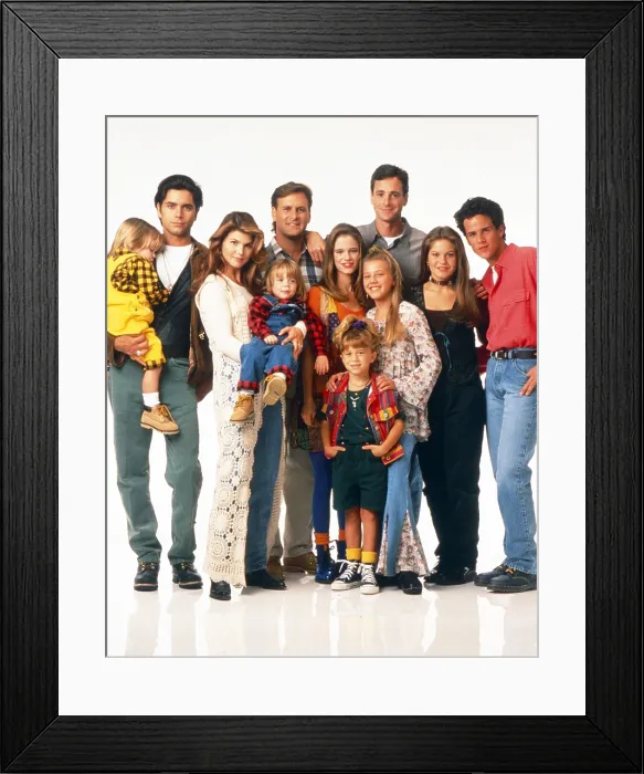 Framed Print : FULL HOUSE, from left: Dylan Tuomy-Wilhoit, John Stamos, Lori Loughlin, Blake Tuomy-Wilhoit, Dave Coulier, Andrea Barber, Mary-Kate Olsen, Jodie Sweetin, Bob Saget