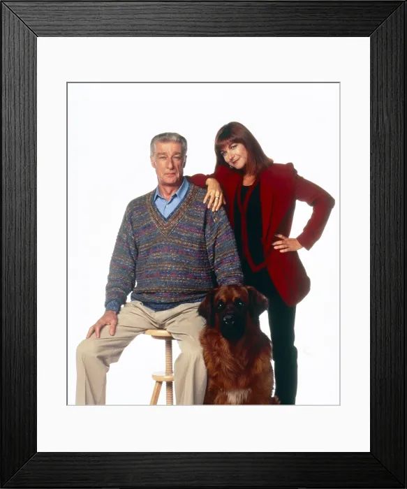 Framed Print : EMPTY NEST, from left: Richard Mulligan, Bear the Dog, Dinah Manoff, 1993, 1988-1995 Framed Print : EMPTY NEST, from left: Richard Mulligan, Bear the Dog, Dinah Manoff, 1993, 1988-1995