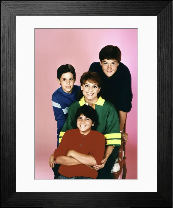 Framed Print : VALERIE, (aka THE HOGAN FAMILY, aka VALERIE'S FAMILY), (standing, from left): Jeremy Licht, Jason Bateman, (middle): Valerie Harper, (bottom): Danny Ponce, (Season 1), 1986-91