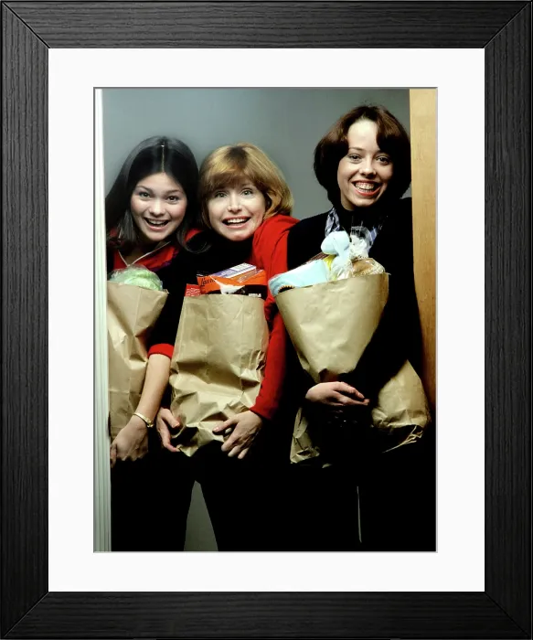 Framed Print : ONE DAY AT A TIME, Valerie Bertinelli, Bonnie Franklin, Mackenzie Phillips, 1975-84
