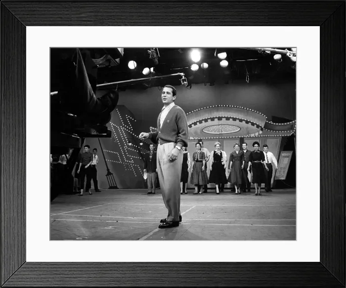 Framed Print : PERRY COMO SHOW, Perry Como, 1955-1959 Framed Print : PERRY COMO SHOW, Perry Como, 1955-1959