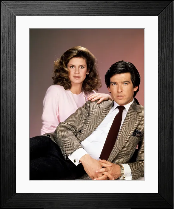 Framed Print : REMINGTON STEELE, Stephanie Zimbalist, Pierce Brosnan, 1982-87