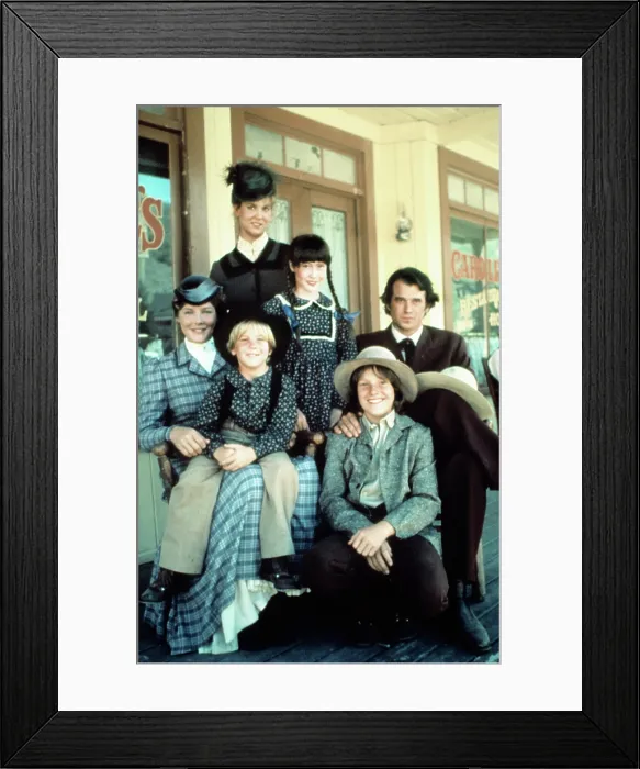 Framed Print : LITTLE HOUSE ON THE PRAIRIE: A NEW BEGINNING, (l to r): Leslie Landon, Pamela Roylance, David Friedman, Shannen Doherty, Lindsay Kennedy, Stan Ivar, (Season 9), 1974-1983
