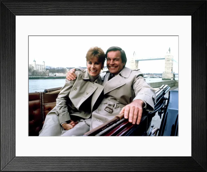 Framed Print : HART TO HART, Stefanie Powers, Robert Wagner, 1979-1984