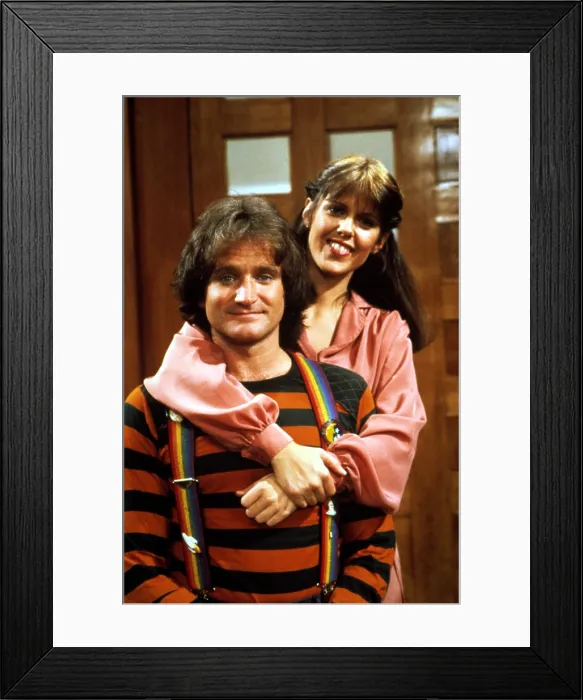 Framed Print : MORK & MINDY, Robin Williams, Pam Dawber, 1978-1982 Framed Print : MORK & MINDY, Robin Williams, Pam Dawber, 1978-1982