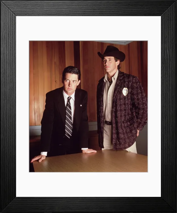 Framed Print : TWIN PEAKS, Kyle MacLachlan, Michael Ontkean, 1990-91 Framed Print : TWIN PEAKS, Kyle MacLachlan, Michael Ontkean, 1990-91