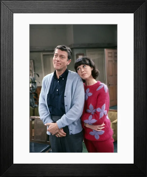 Framed Print : THE DICK VAN DYKE SHOW, from left: Dick Van Dyke, Mary Tyler Moore, 1961-66 Framed Print : THE DICK VAN DYKE SHOW, from left: Dick Van Dyke, Mary Tyler Moore, 1961-66