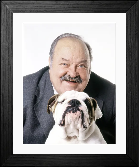 Framed Print : JAKE AND THE FATMAN, (from left): William Conrad, Max the bulldog, 1987-92