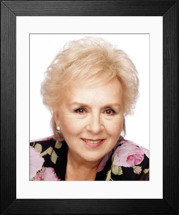 Framed Print : EVERYBODY LOVES RAYMOND, Doris Roberts, 1996-2005