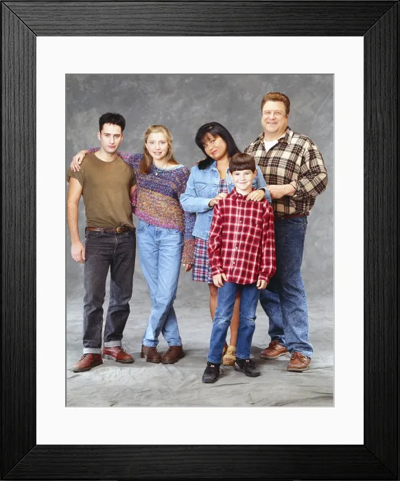 Framed Print : ROSEANNE, from left: Glenn Quinn, Alicia Goranson, Roseanne Barr, Michael Fishman, John Goodman, 1990s, (1988-2018)