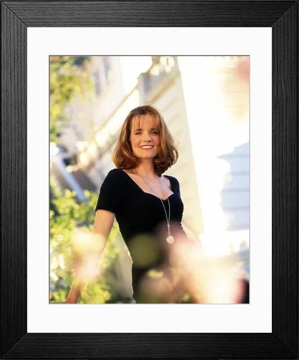Framed Print : CAROLINE IN THE CITY, Lea Thompson, 1995-1999 Framed Print : CAROLINE IN THE CITY, Lea Thompson, 1995-1999